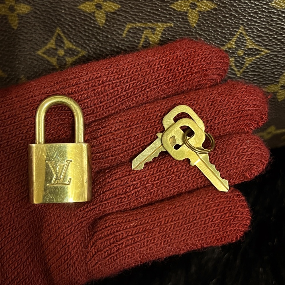 Authentic Louis Vuitton Gold Keylock Set